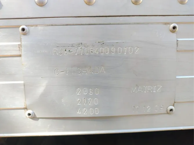 Vendo baú de carga seca para eveco