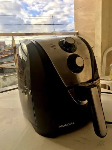 Fritadeira Air frayer Mondial 4L preta