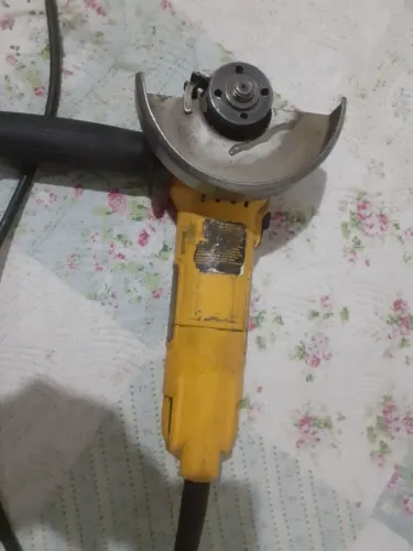 Esmerilhadeira Angular Dewalt