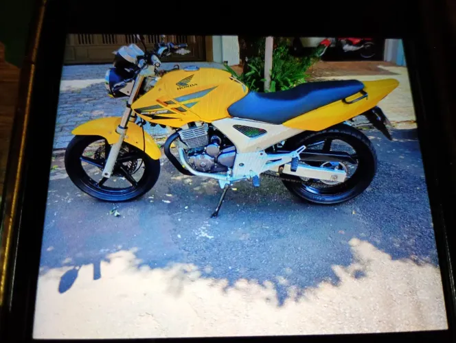 Moto CB Twister