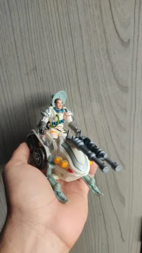 Chap mei boneco e veículo espacial
