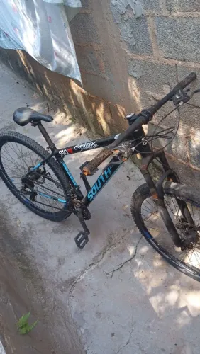 Vendo bike aro 29 tem alguns detalhes pra fazer nela chama PV