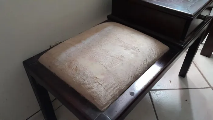 Mesinha de telefone madeira maciça com assento estofado