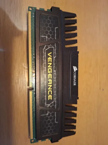 Memória DDR3 1600 MHz CORSAIR VENGEANCE