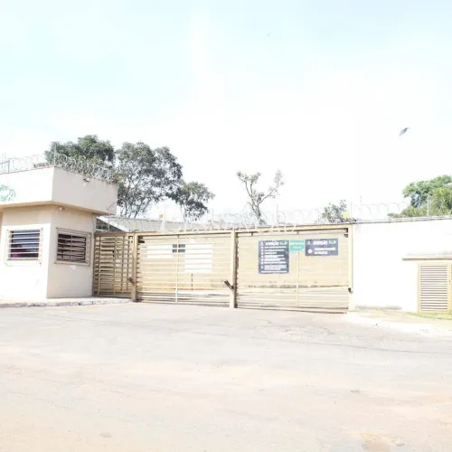 Casa 2Qts | 191m² | Condomínio Bello Park | Parque Eldorado Oeste | Goiânia