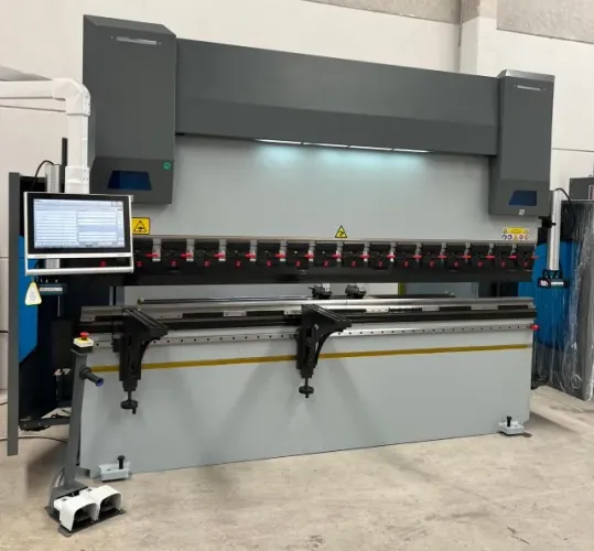 DOBRADEIRA HIDRÁULICA CNC 5 EIXOS 3200 - 135T