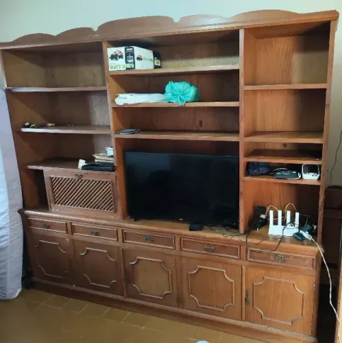 ESTANTE PARA SALA DE MADEIRA MACIÇA
