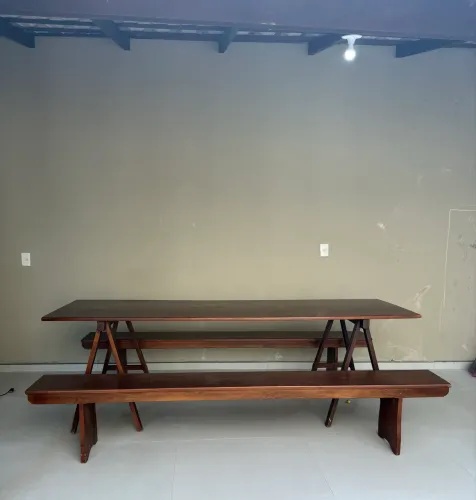 Mesa de madeira maciça à venda - Usada