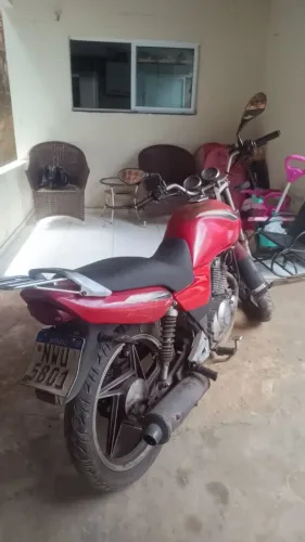 VENDE-SE SUZUKI YES 125 ANO: 2011 DOCUMENTO NA MÃO: 2023 KITADA PELO BANCO