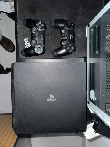 PS4 PRO + 2 CONTROLES