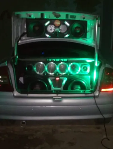 VENDO SOM AUTOMOTIVO COMPLETO - POTENTE