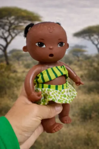 Boneca Afro Estilo Retrô - Colecionável e Decorativa
