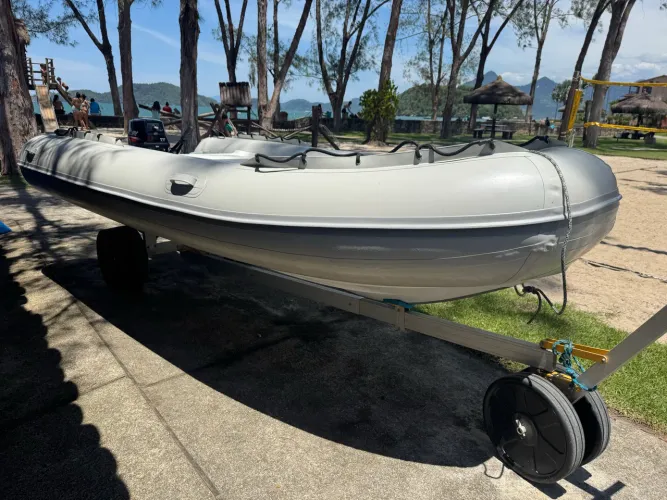Bote inflável casco zefir 3,60 com motor 15 hp mercury
