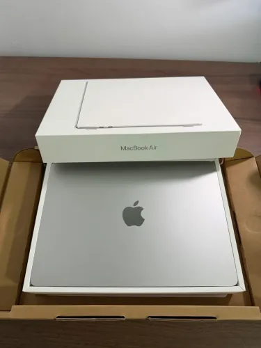 MacBook Air 13? M4 (2025) | 16GB RAM | 256GB SSD | Prateado | Garantia Apple até 2026
