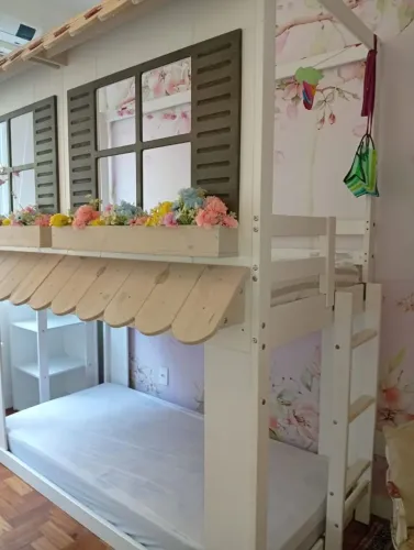 Cama beliche de casinha para menina