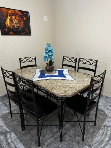 Mesa de Jantar com 6 Cadeiras e Tampo de Granito