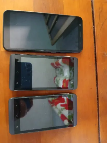 3 celulares com defeito