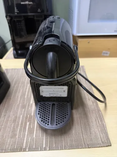 Cafeteira Nespresso pouco usada