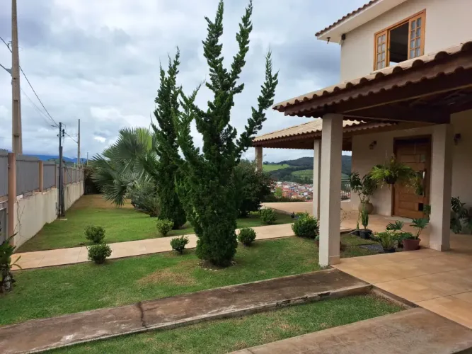Casa Triplex na Serra da Mantiqueira com 1.800 m² de terreno em Maria da Fé - MG