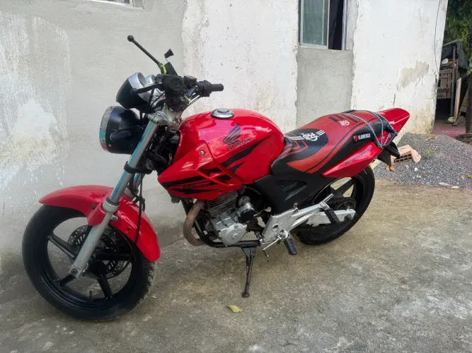Twister 250 vem nela