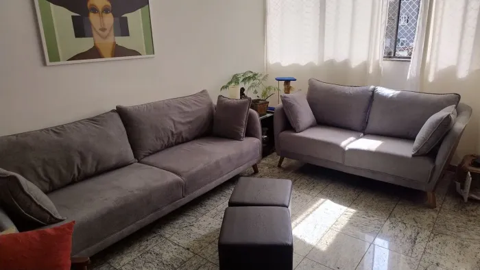 Vendo jogo de sofás 4 e 3 lugares.