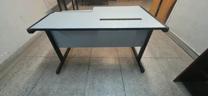 MESA DE ESCRITÓRIO DE COMPUTADOR USADA
