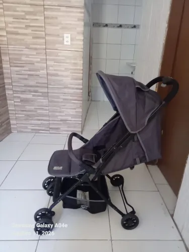 Carrinho de bebê novinho compacto unissex