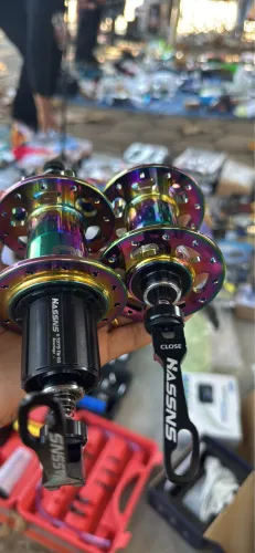 Par de Cubo Hassns Pro7 MTB 24 Furos Colorful Rolamentado Quick Release Bike