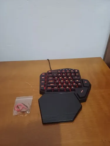 Teclado Gamer One-Hand Redragon Ida K585 - 4 Meses de uso! Apenas por R$ 200,,00