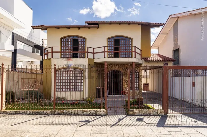 CASA Á VENDA BAIRRO SAGRADO CORAÇÃO DE JESUS