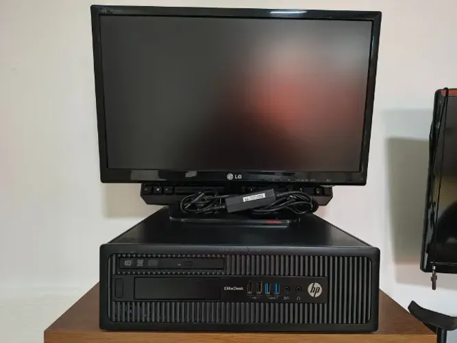 Computador Core i7 de quarta geração com Monitor