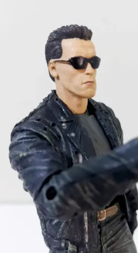 Action Figure T-800 Exterminador do Futuro de Arnold Schwarzenegger 18cm Neca