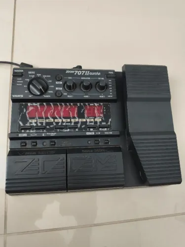 Pedaleira Zoom 707
