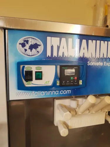 Máquina de sorvete Italianinha digital