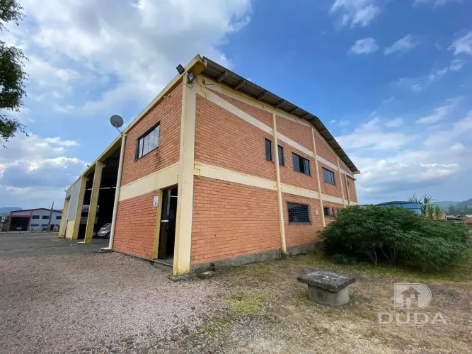 Galpão na rodovia com aproximadamente 720 m²