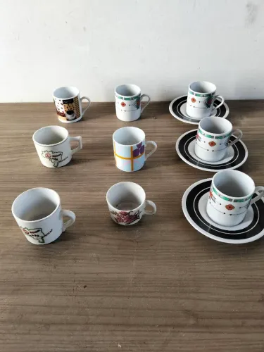 XÍCARAS ANTIGAS PORCELANA REAL DE FAMÍLIA POR 20 REAIS PARTICULAR DESAPEGO