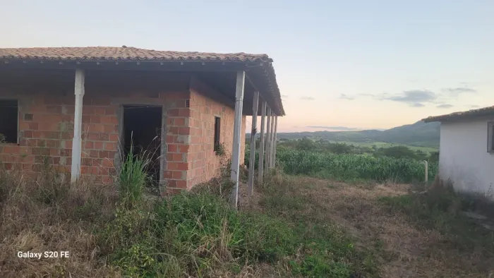 Casas já prontas com terreno com equivalente a 2° tarefas de terras 