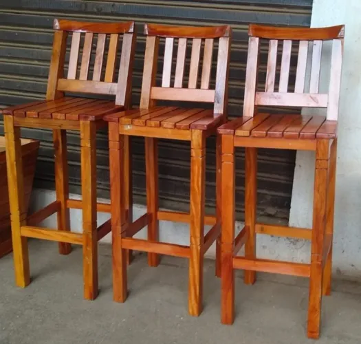 Banquetas de madeira de demolição