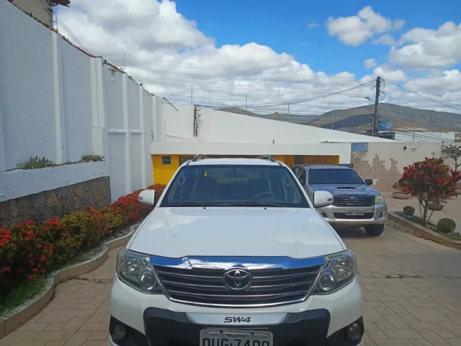 Toyota Hilux SW4 SR 4X2 2.7/ 2.7 Flex 16V Aut. 2013