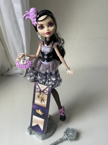 Ever After High - Duchess Swan