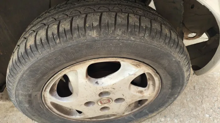Vendo ou troco rodas e pneus em bom estado aro 14 em rodas aro 17 pn