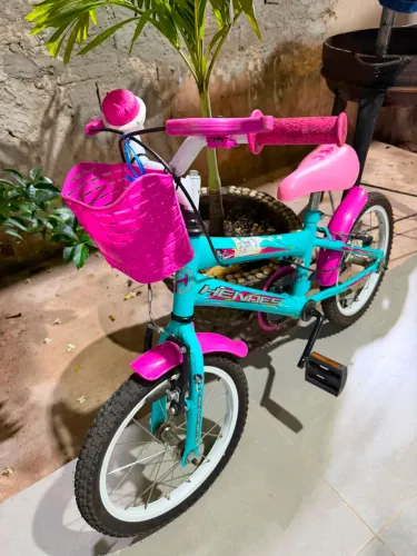 Vende-se uma bicicleta infantil