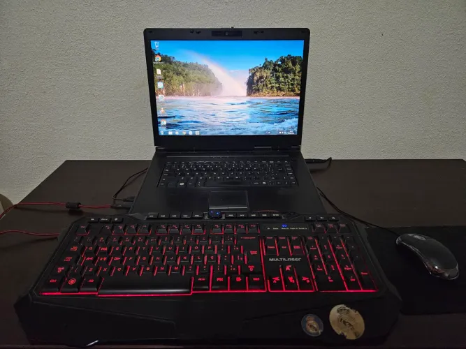 VENDO NOTEBOOK COM TECLADO GAMER, MOUSE E MOUSEPAD