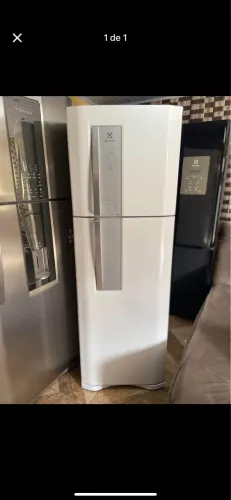 Geladeira Frost Free com painel digital vertical