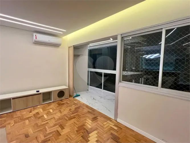 APARTAMENTO COM 3 QUARTOS TODO REFORMADO. OPORTUNIDADE!