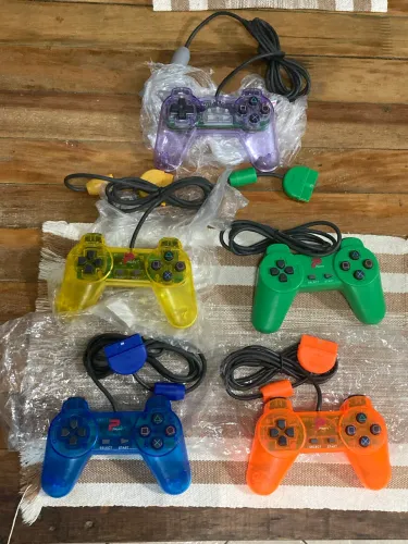 Controles PS1/PS2 Cores variadas. R$30 cada. Envio OLX PAY 