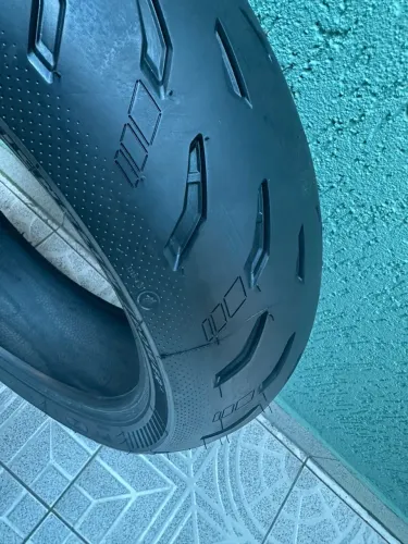 PNEU TRASEIRO PARA MOTO DE ALTA CILINDRADA