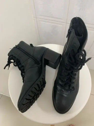 Bota do tipo Coturno Tratorado
