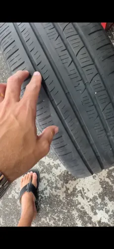 2 Pneus Pirelli Scorpion 235/45 R19 Usado