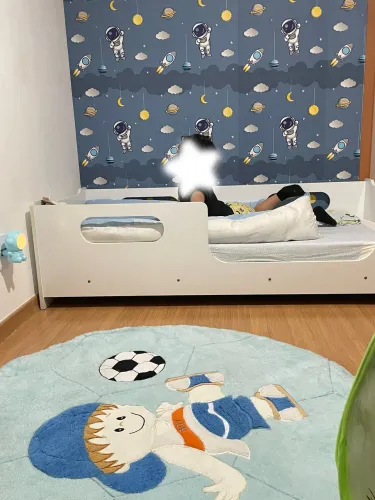 Cama tamanho infantil com colchão